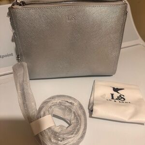 Lo& Sons Graphite Crossbody Bag
Brand new with dust bag .